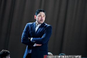 媒体人:钟诚新赛季将前往NBL 执教贵州猛龙俱乐部
