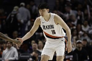 仅三次出手!杨瀚森半场6分5板3助+4失误4犯规 正负值+17全场最高
