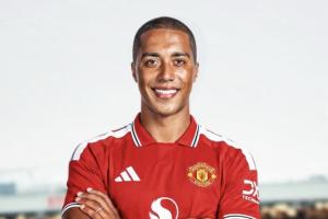曼联捡到宝?WhoScored:蒂莱曼斯多项数据为优势,无显著劣势