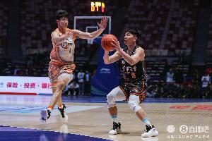 媒体人:石奎/柳锐均不参加CBA选秀 石奎加盟金牛 柳锐也考虑NBL