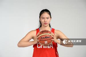 替补很积极!吴梦婕7中4拿下11分8板&5前场板 5次犯规