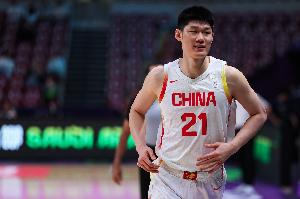 优势明显!中国男篮全队抢下35个篮板&胡金秋7板 对手仅18个篮板