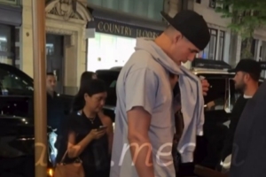 区别对待纽约某活动现场:小波特门口签到 布伦森直接进场
