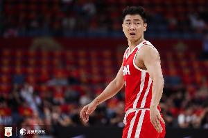 媒体人:高诗岩承担了过多的骂声 他离队了下一个被骂的会是谁?
