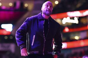 斯通不愧前精英律师压价属实有手段 但火箭续约阿门后咋突破瓶颈