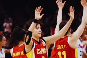 中国篮球之队发视频庆祝女篮晋级世界杯八强:团结一心 拼到底!